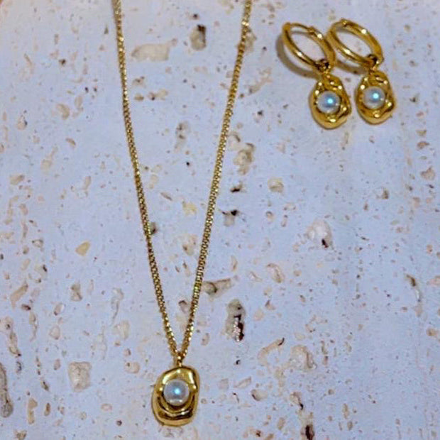 Deep Pearl Necklace and Earrings set